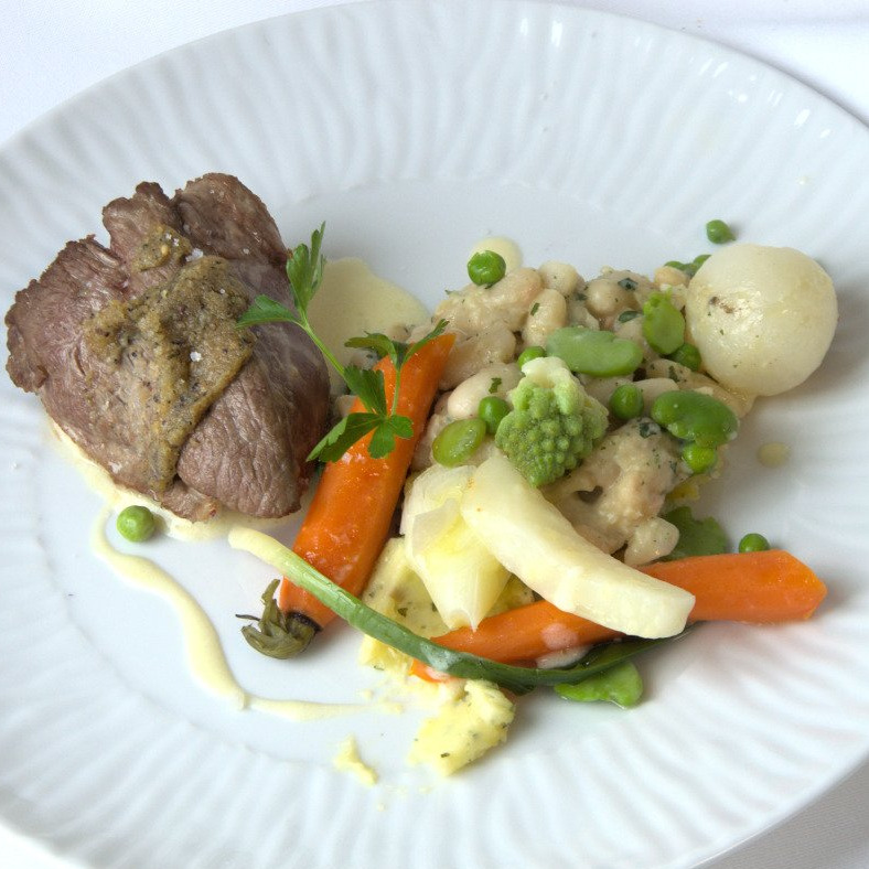 26T1 - Rôti de gigot d'agneau en croûte de beurre aux herbes fraîches, crème à l'ail-SV