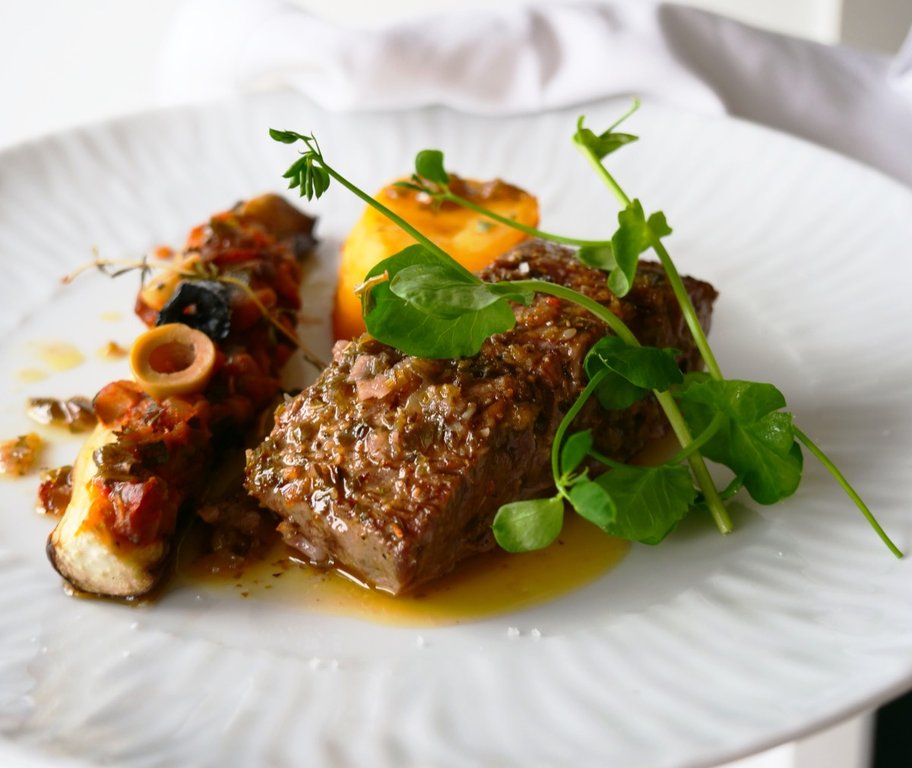 26T3 - Filet de bœuf façon chimichuri, aubergine rôtie, ratatouille de légumes, palet de pomme de terre au citron-V
