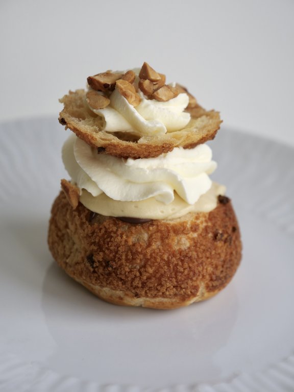 Paris-Dunkerque : Chou craquelin, crème à la chicorée, ganache au chocolat-SV